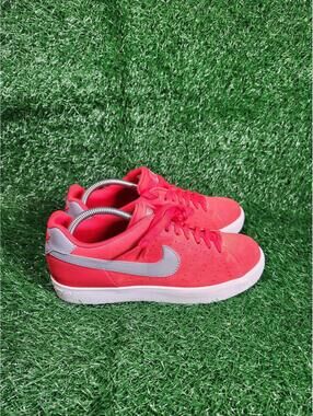 Nike Suede skateboarding Low Top Casual Red Sneakers Shoes Men’s Size 9.5 Men
